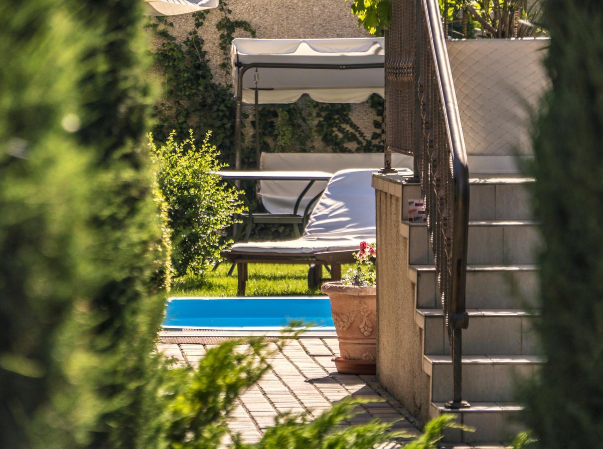 Guest House Butterfly Wing Odessa Exterior foto