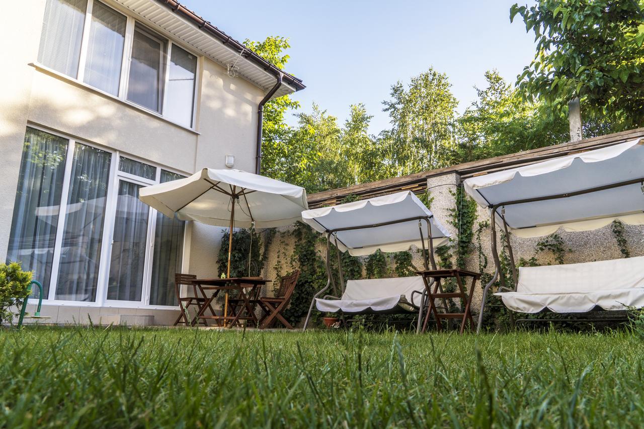 Guest House Butterfly Wing Odessa Exterior foto